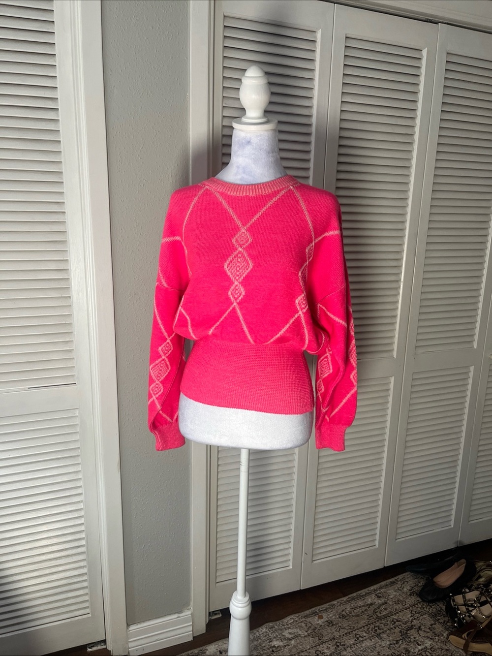 Bogner Bright Pink Crewneck Sweater with white diamond Argyle print sz Small